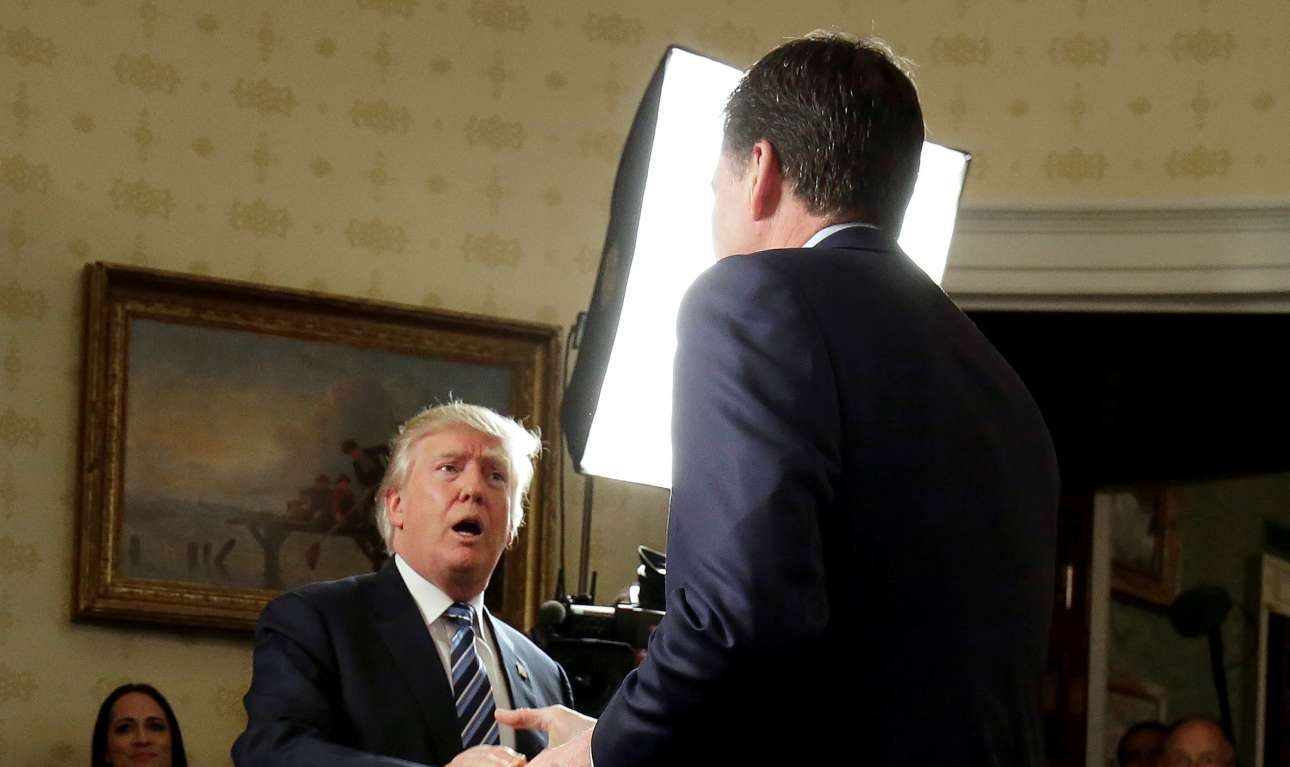 Ο Τραμπ αποκαλεί «φιγουρατζή» τον πρώην αρχηγό του FBI