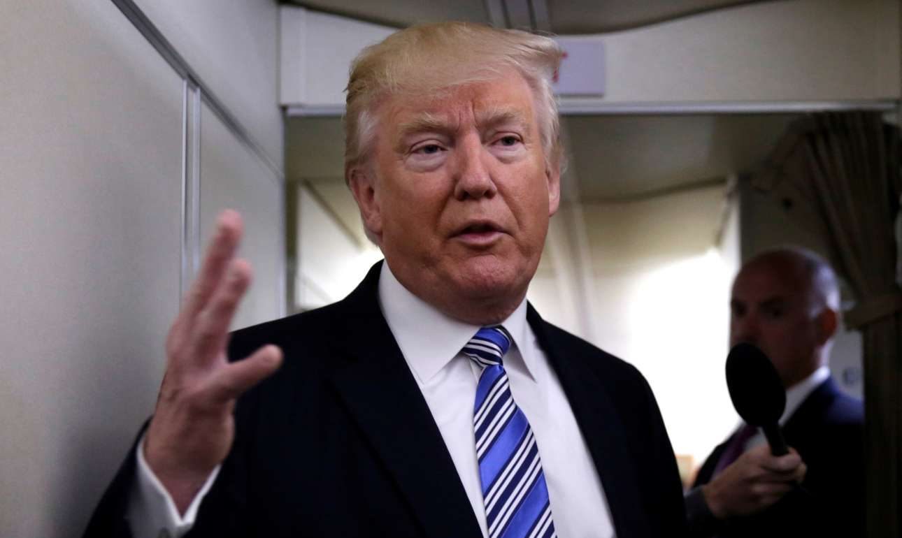 Εξηγήσεις για τις «κασέτες» ζητούν από τον Τραμπ Δημοκρατικοί και Ρεπουμπλικάνοι