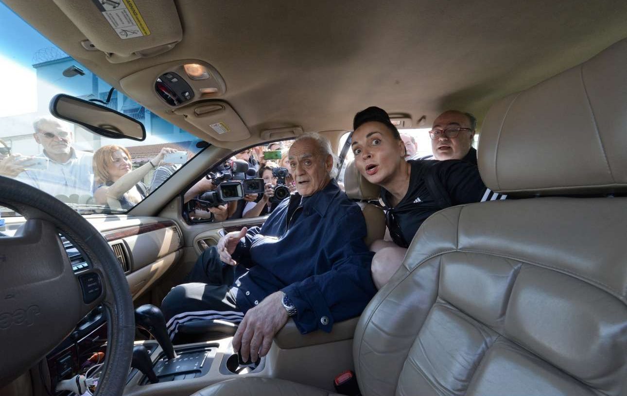 Ο Ακης, η Βίκυ και ένας κότσος