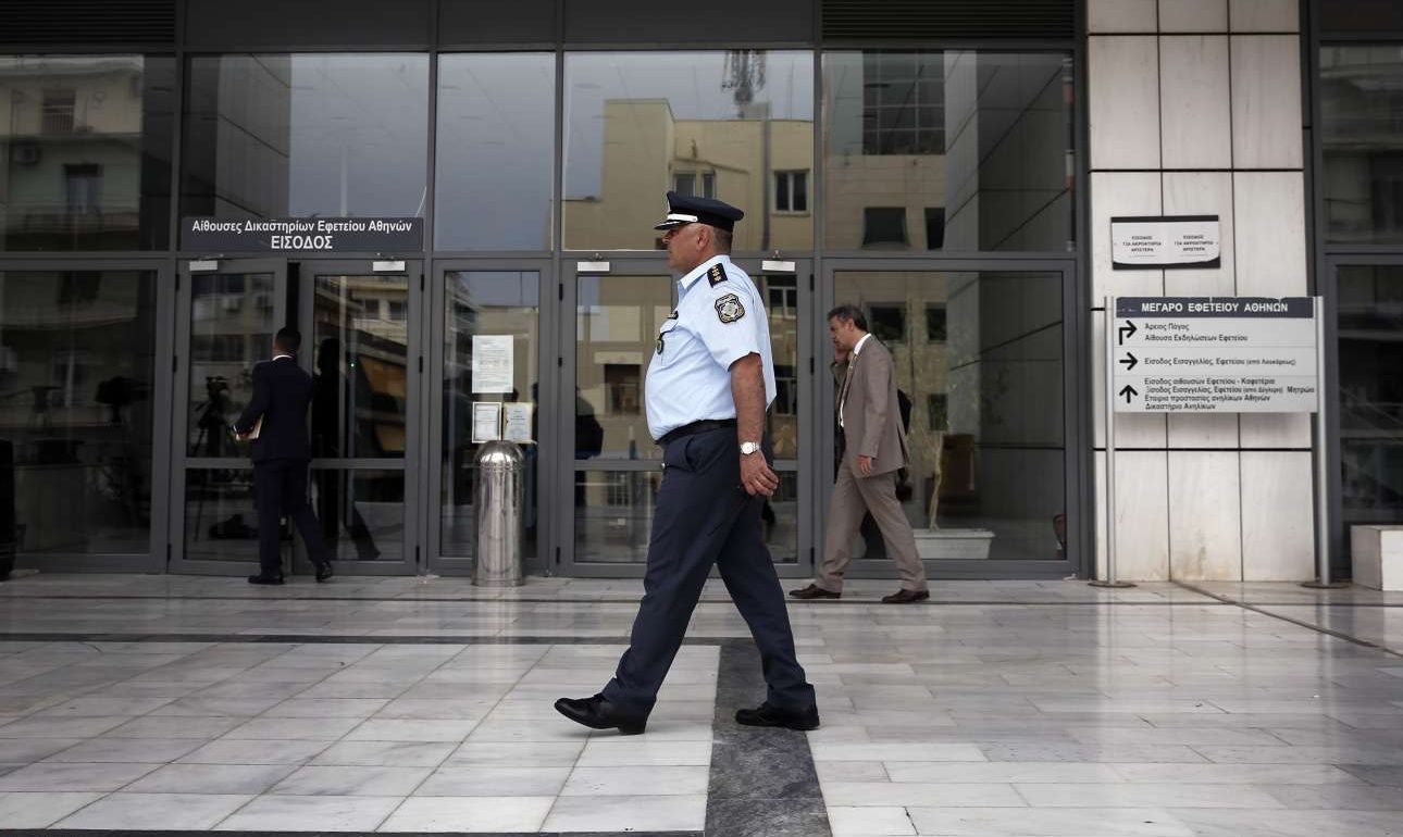 Πανικός στο Εφετείο από άνδρα που πυροβολούσε στον αέρα