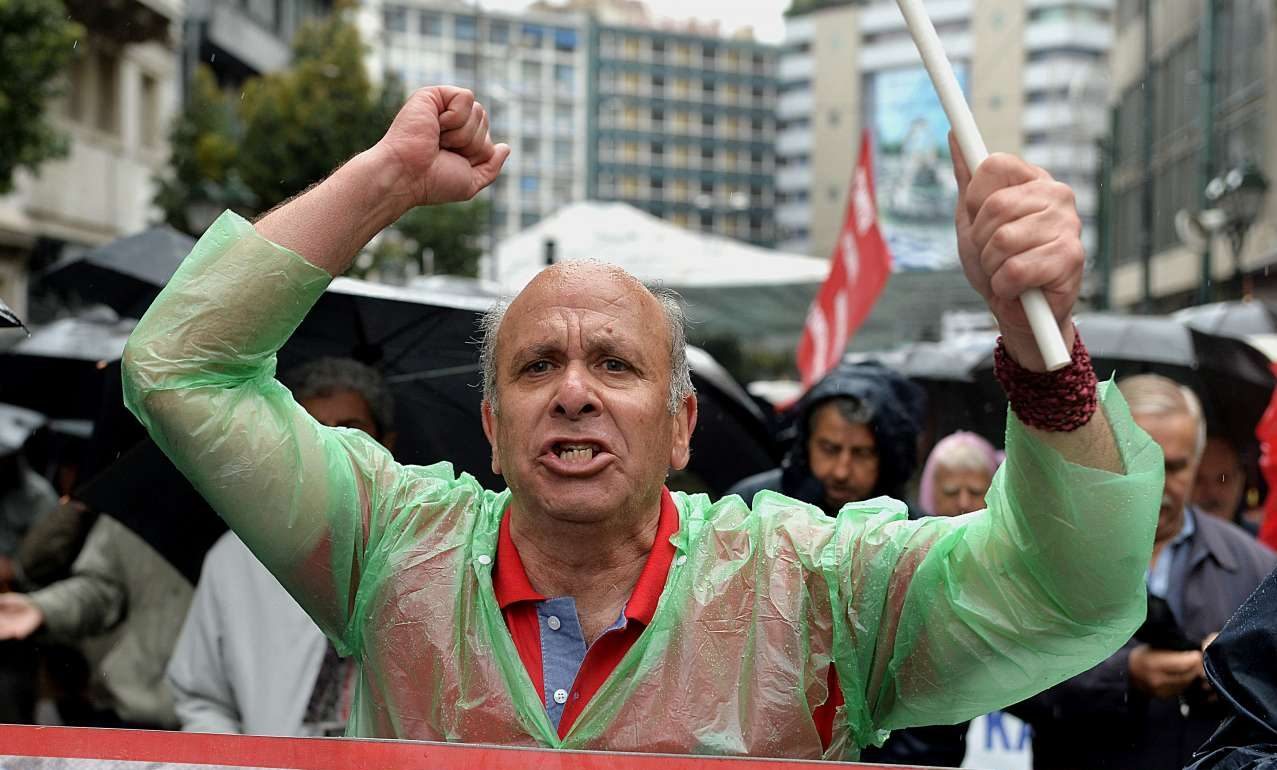 Μόνοι και κουρασμένοι