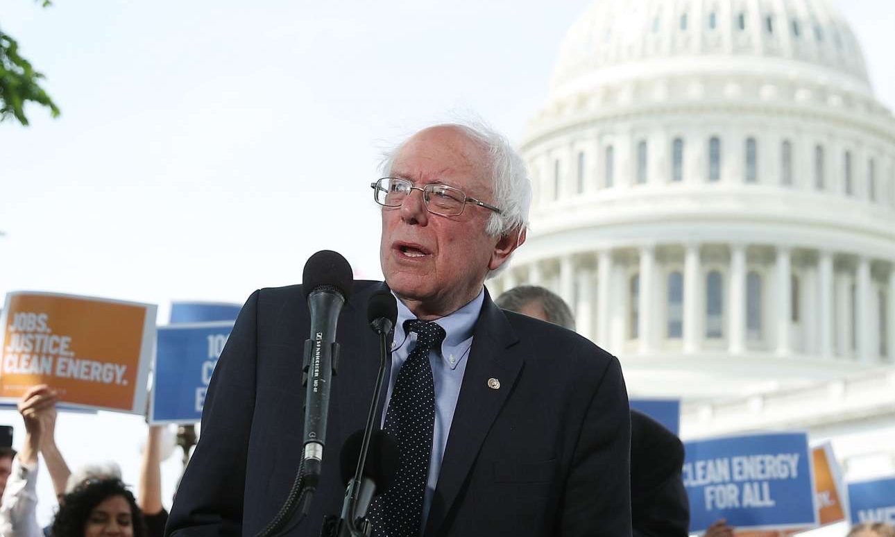 O Μπέρνι Σάντερς ζηλεύει την… υψηλή συμμετοχή των Γάλλων στις εκλογές