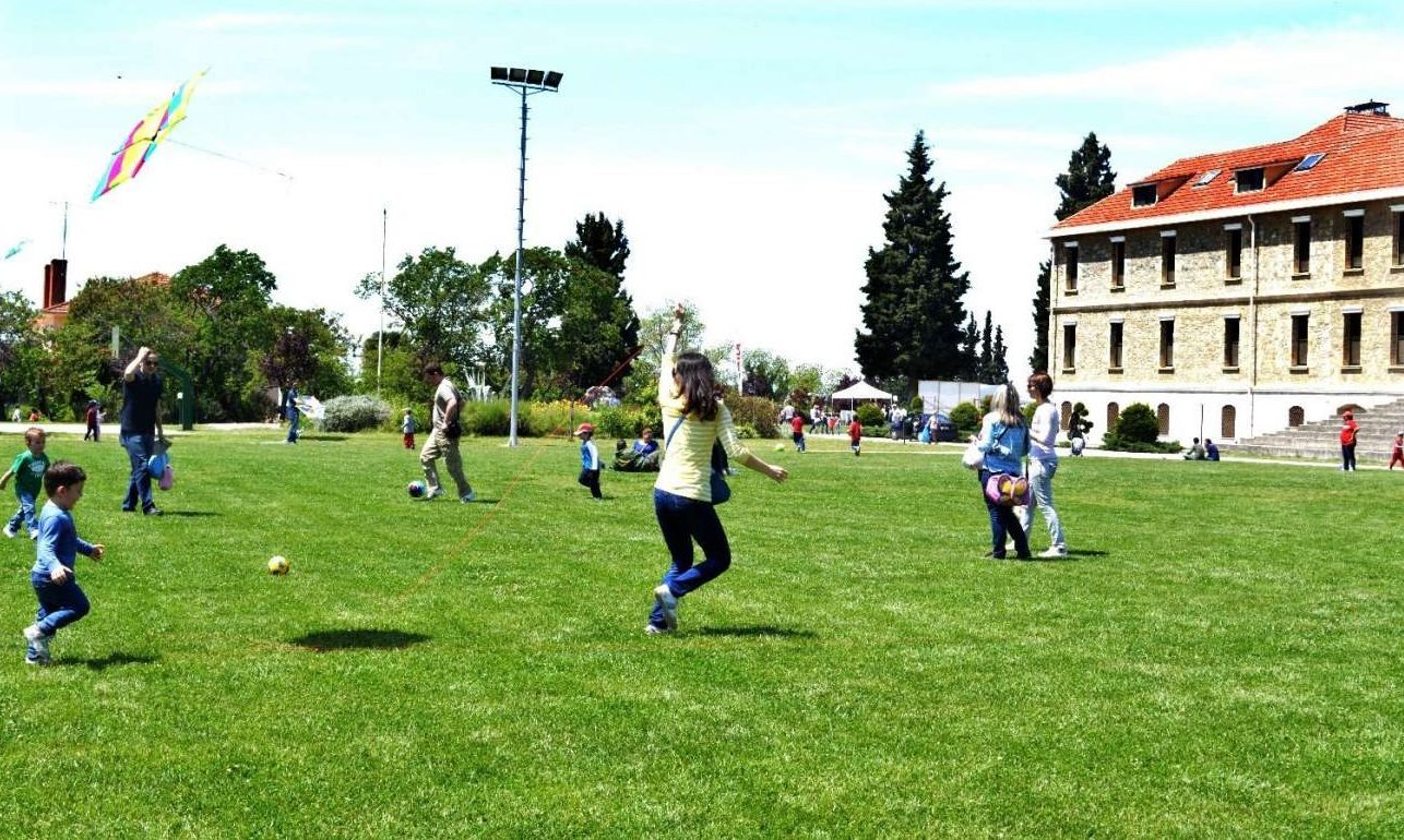 «Ας πάει το παιδί να γίνει αγρότης…» – Μία βόλτα στην Αμερικανική Γεωργική Σχολή