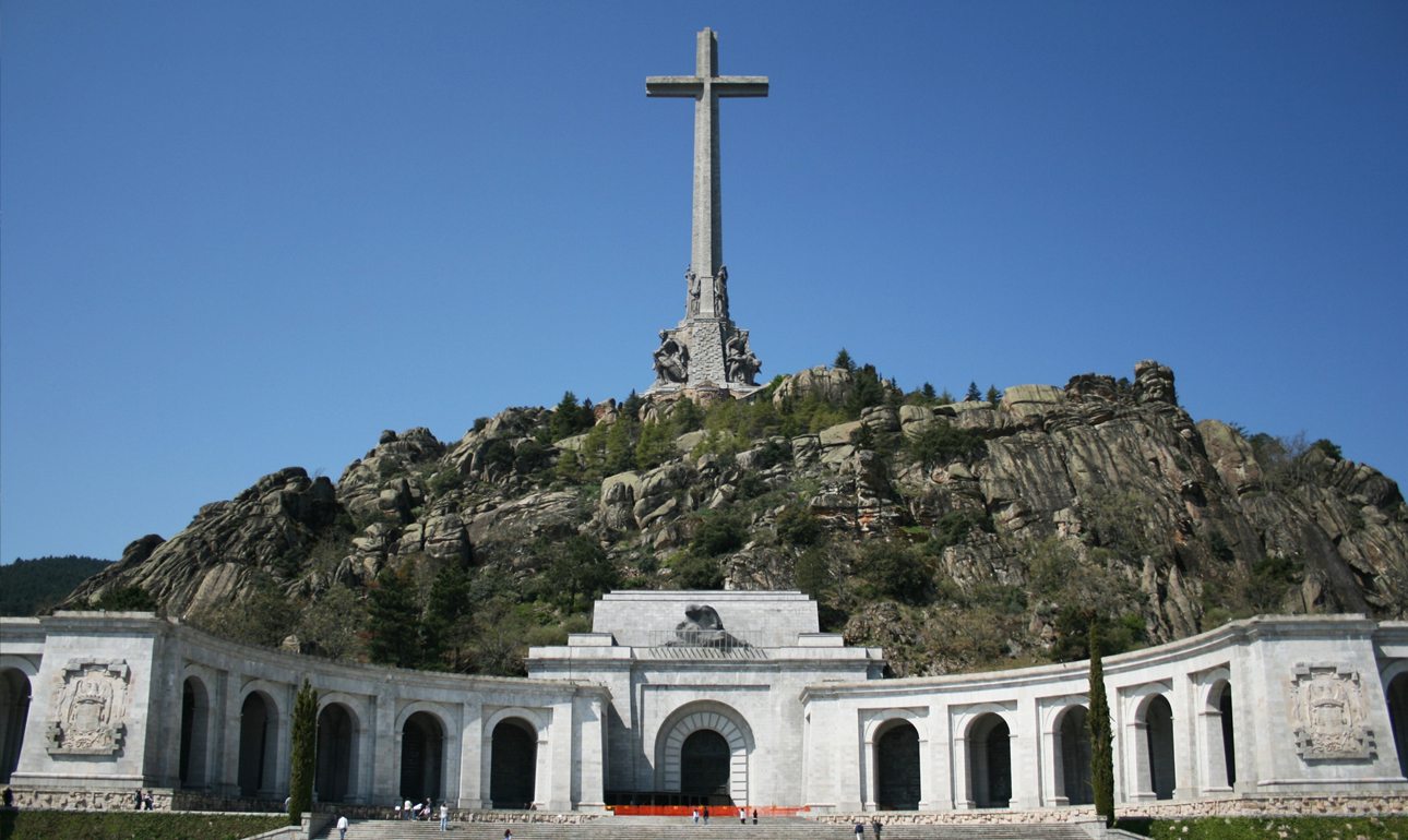 Ο Φράνκο (και ο τάφος του) στοιχειώνει ακόμα την Ισπανία