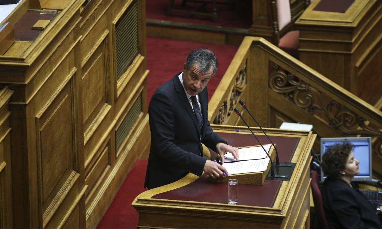 Θεοδωράκης: «Μέλημα της προοδευτικής κυβέρνησης -εδώ γελάμε- έπρεπε να είναι η ανεργία»