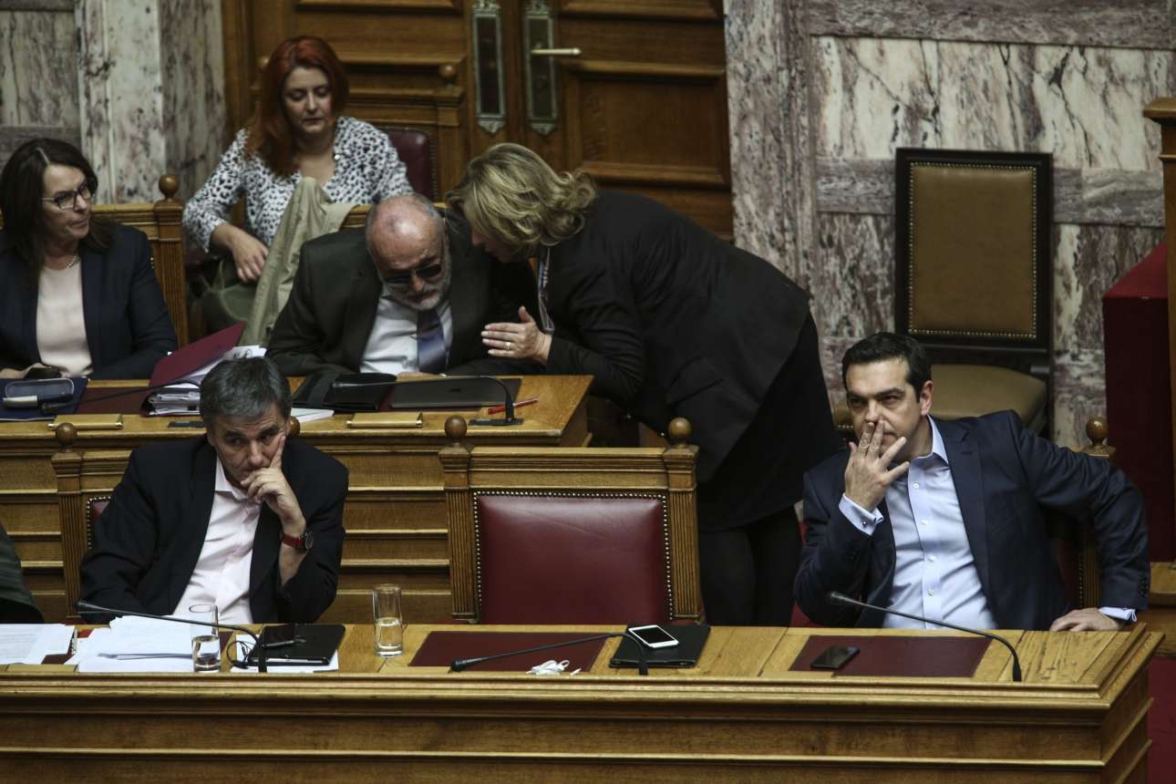 800 εκατ. ευρώ μείον στα έσοδα του πρώτου τετράμηνου