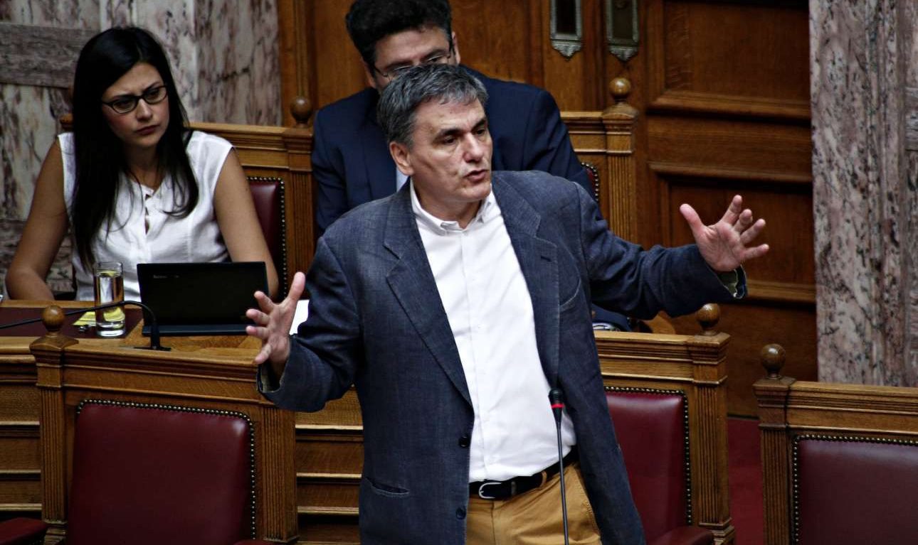 Τσακαλώτος αδειάζει Τσίπρα: «Δεν προβλέπεται στη συμφωνία μη εφαρμογή των μέτρων»