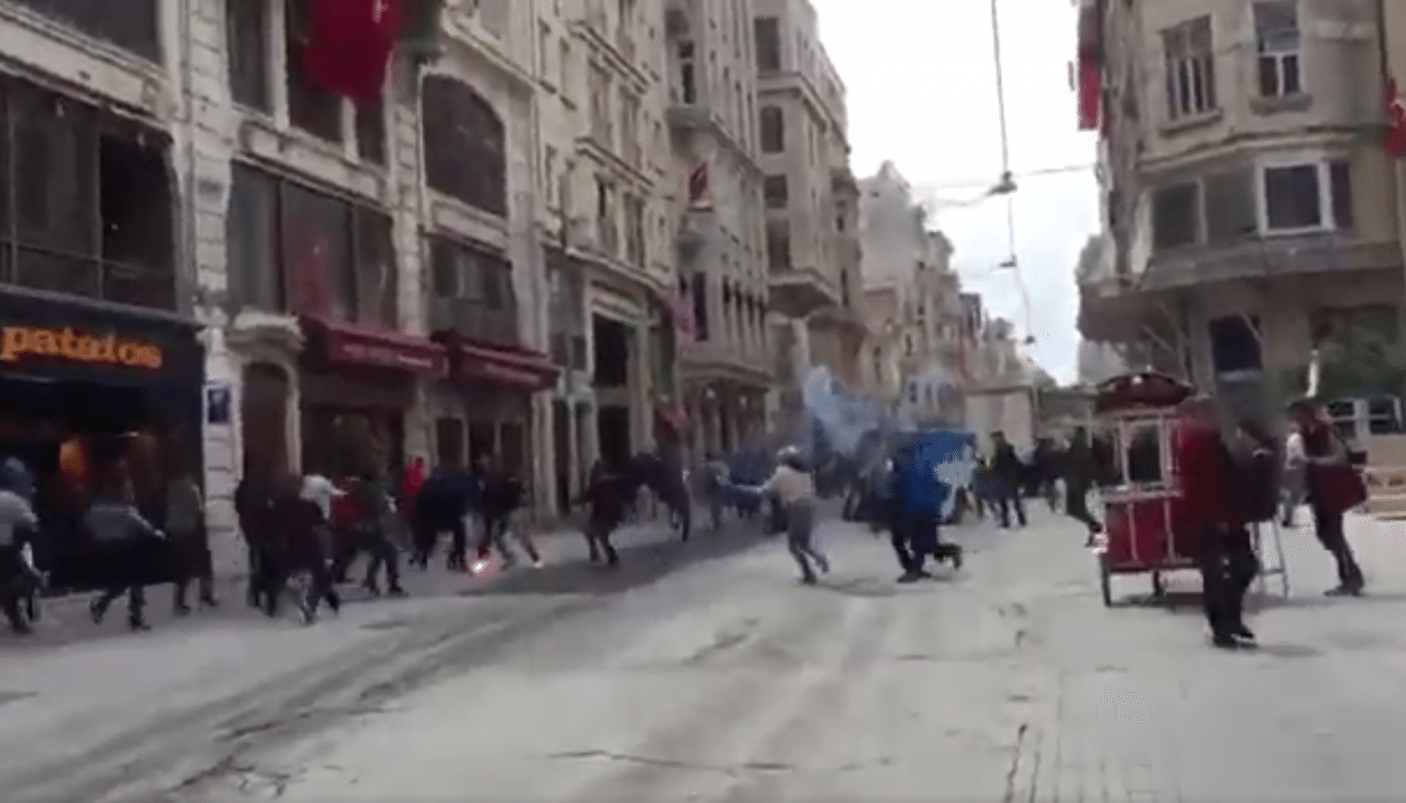 Συμπλοκές με τραυματίες μεταξύ οπαδών Ολυμπιακού και Τούρκων στην Πόλη