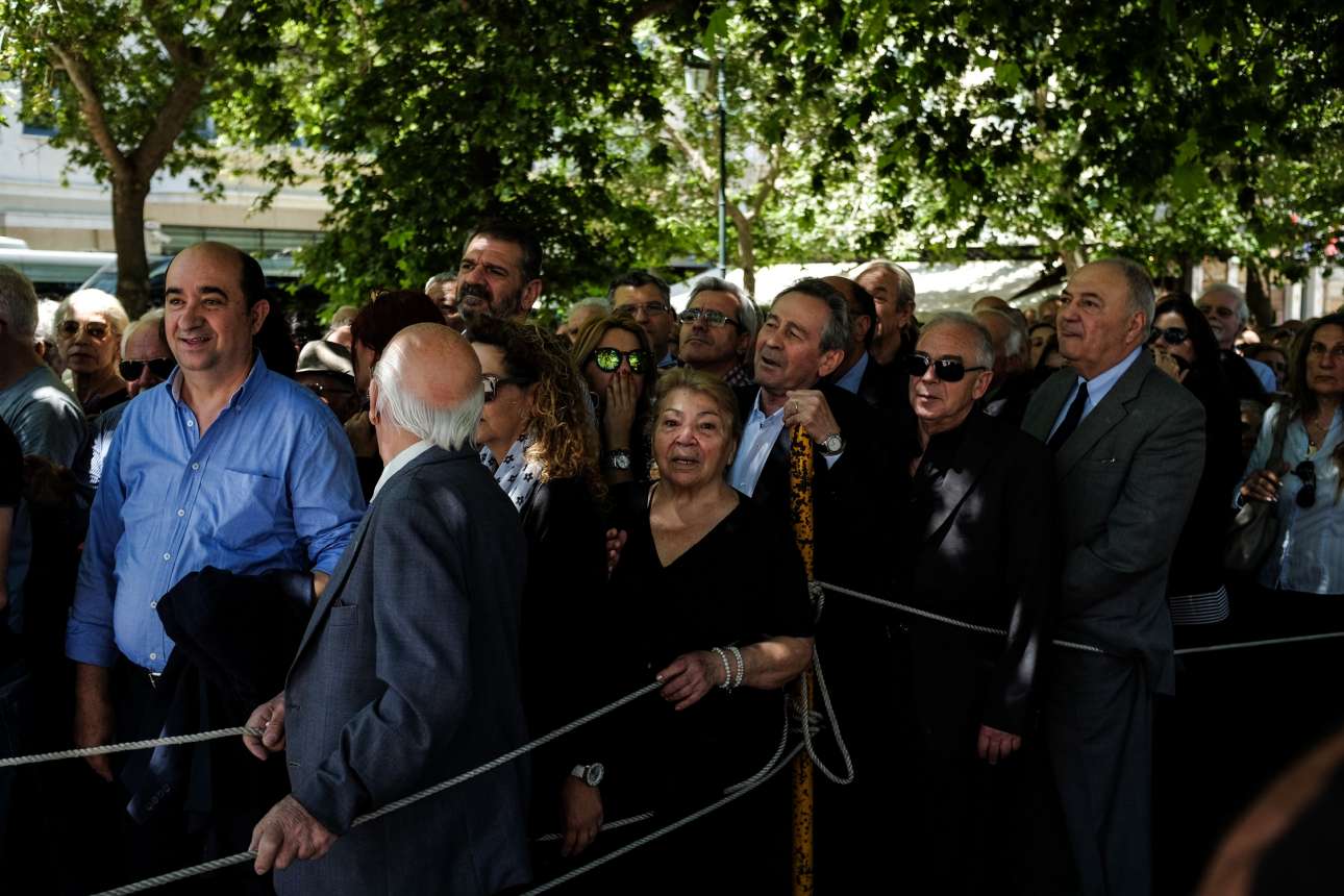 Μια χώρα, μια κηδεία