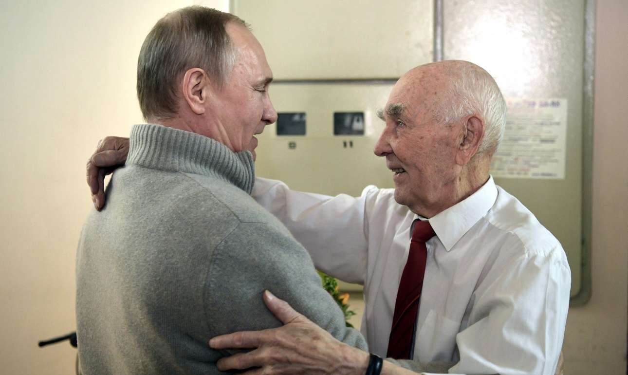 Τα «χρόνια πολλά» του Πούτιν στον παλιό του διοικητή στην KGB