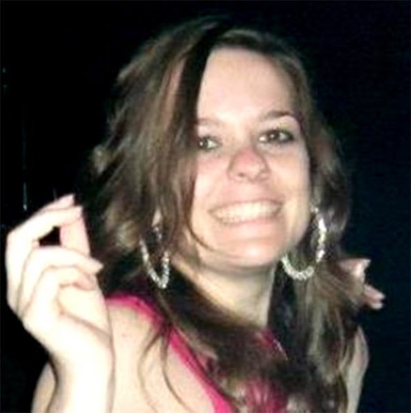 Η Κέλι Μπρούστερ προστάτεψε με το σώμα της τη μικρή της ανιψιά και σκοτώθηκε (Facebook)