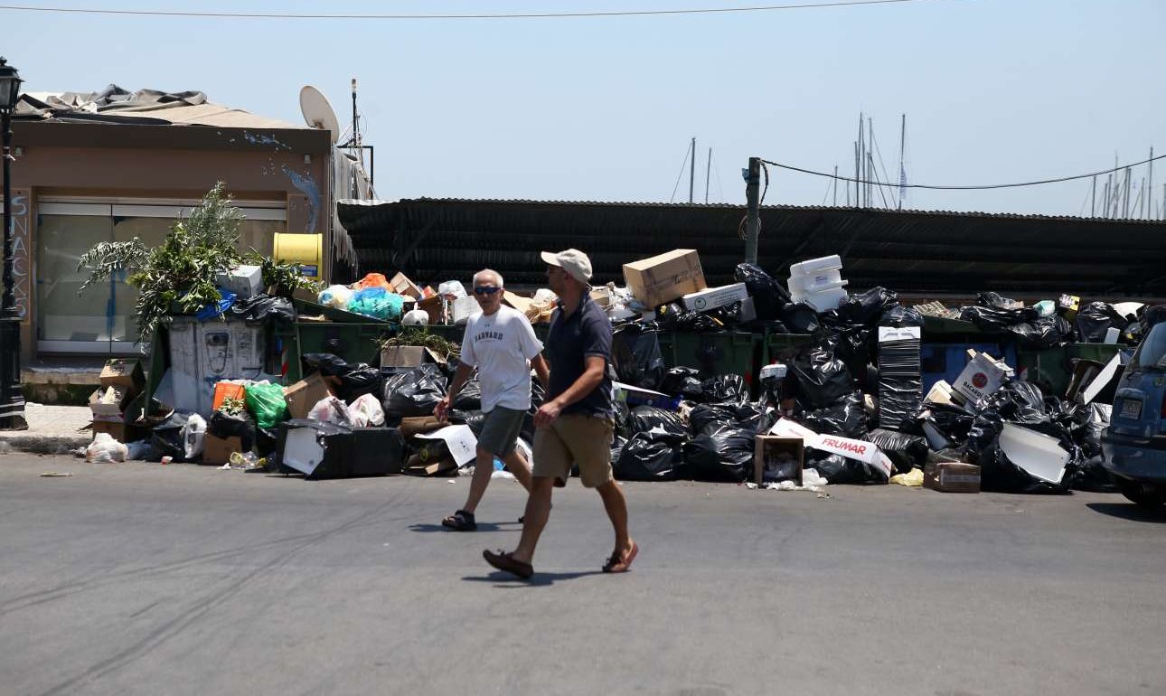 Τελική λύση με… προσωρινές ολιγόμηνες συμβάσεις προωθεί ο Σκουρλέτης