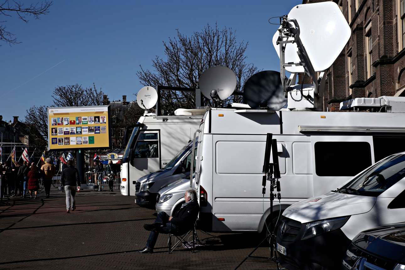 Κατατέθηκε η τροπολογία Παππά για τις τηλεοπτικές άδειες