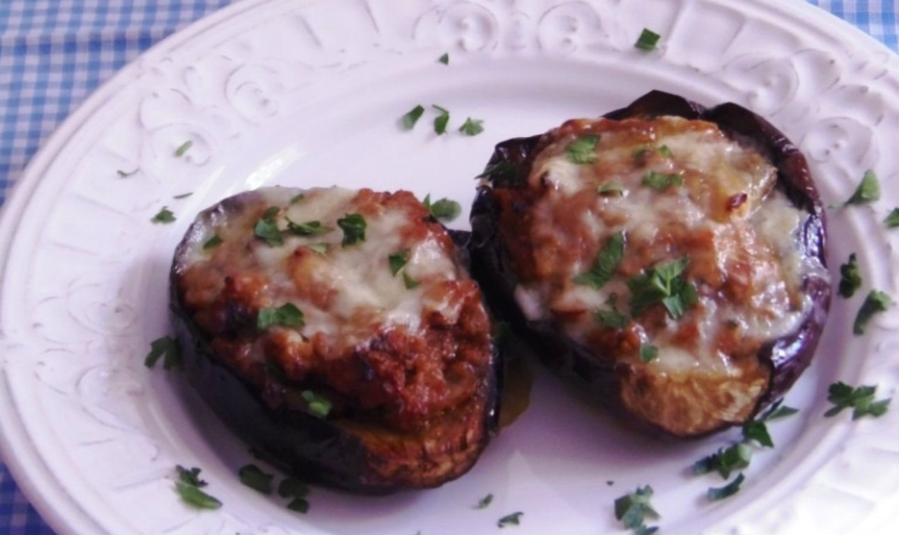 Παπουτσάκια με κιμά, μανιτάρια και μετσοβόνε