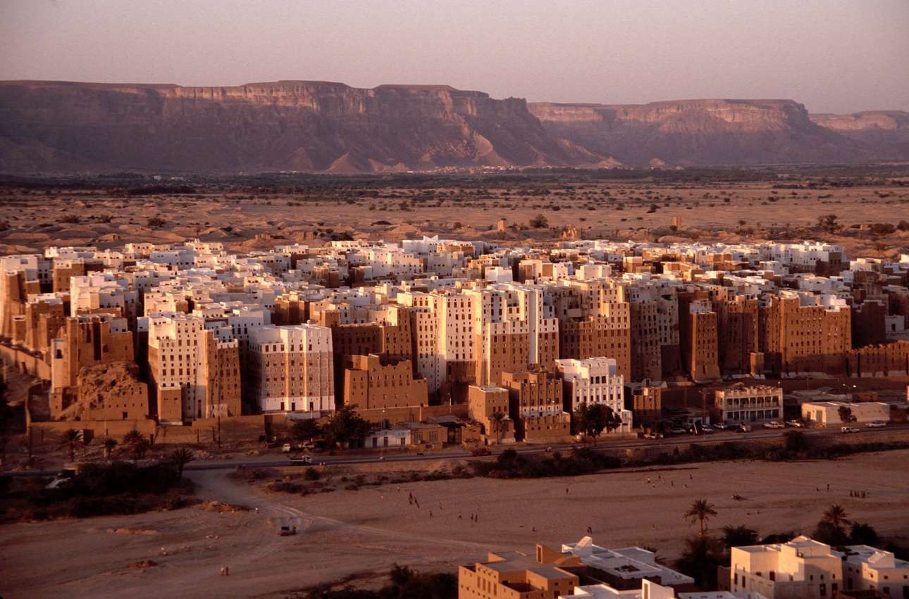 Shibam_Wadi_Hadhramaut_Yemen_Jialiang Gao_wikimedia-commons