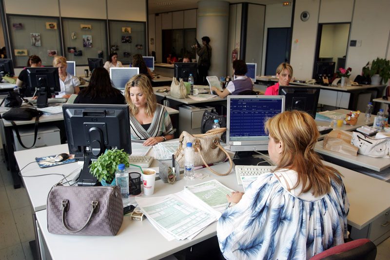 Μεγάλη αύξηση στις θέσεις συμβασιούχων του Δημοσίου