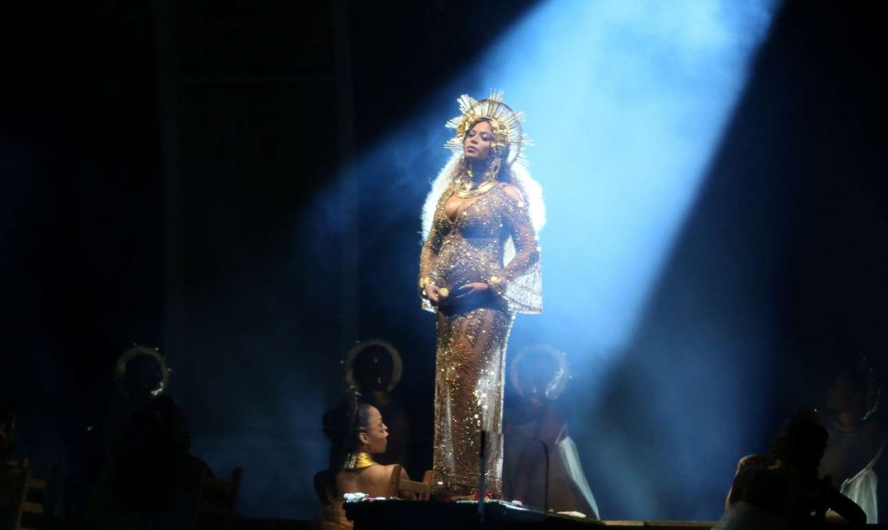 Αυτή η εταιρεία μεταφέρει τον εξοπλισμό των σταρ για τα live τους