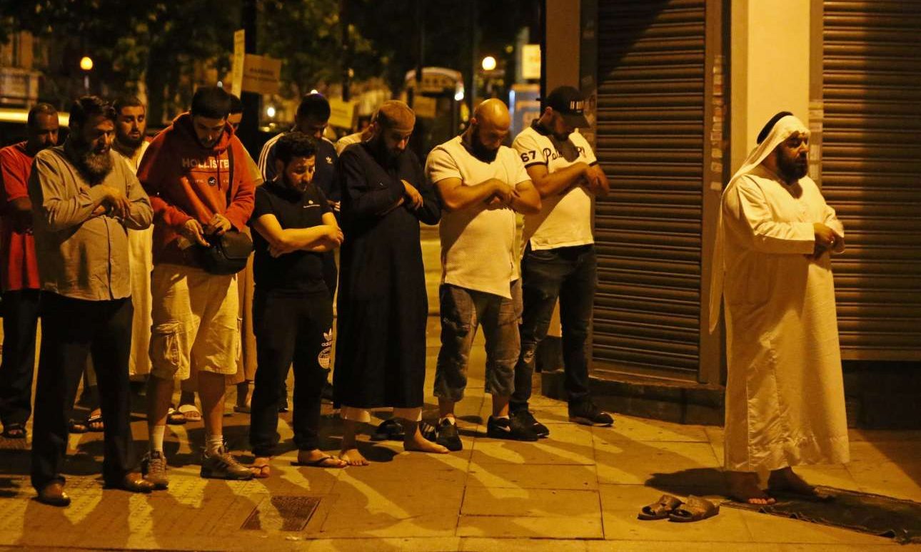 Ιμάμης προστάτευσε τον δράστη μετά την επίθεση έξω από το τέμενος στο Λονδίνο