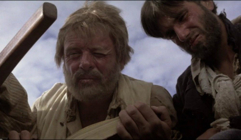 Με τον Αντονι Χόπκινς στο «Bounty» (1984), το ριμέικ της κλασικής «Ανταρσίας του “Μπάουντι”». Σκηνοθέτης ο Ρότζερ Ντόναλντσον