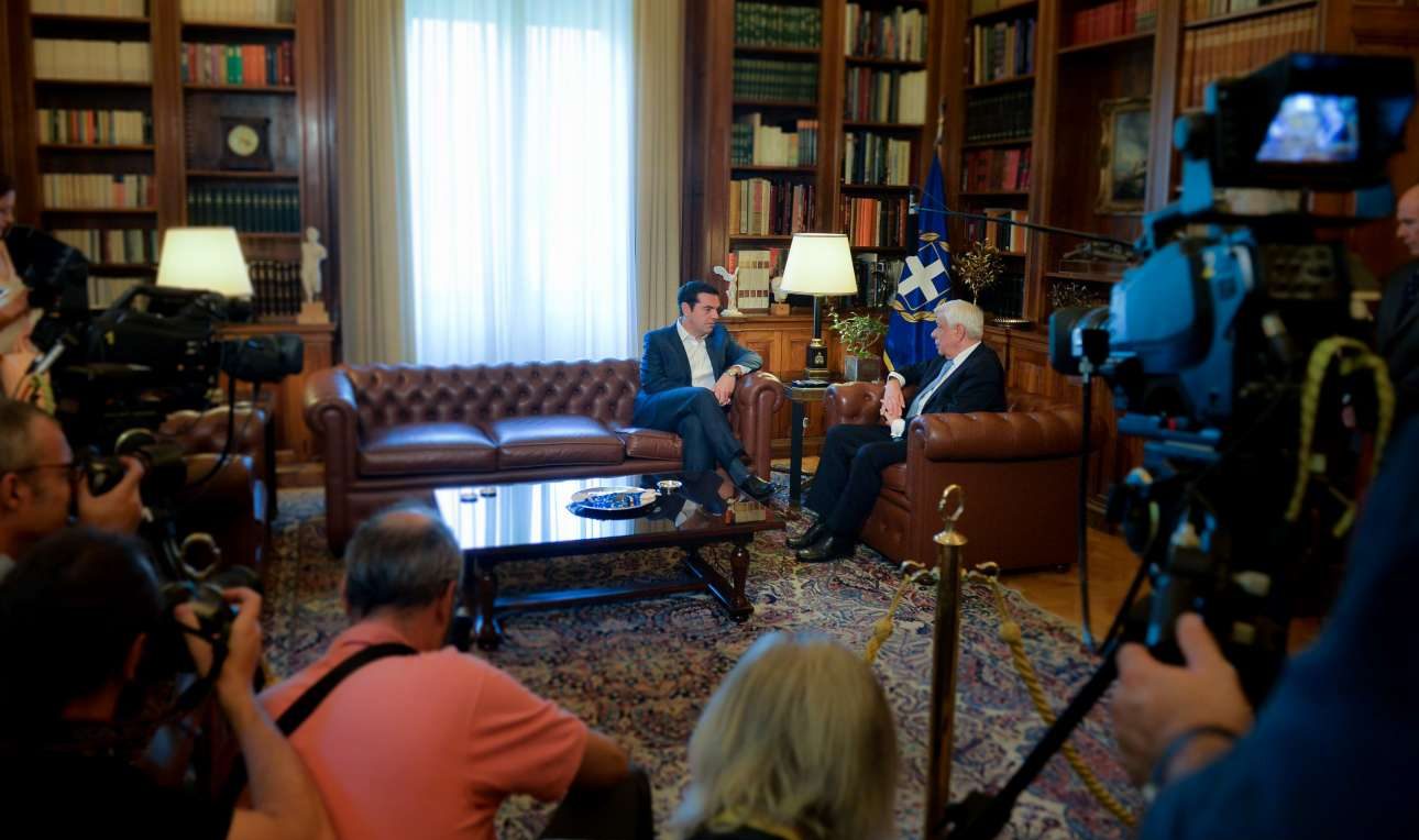 Τσίπρας και Παυλόπουλος βλέπουν έξοδο από την κρίση μετά το Eurogroup