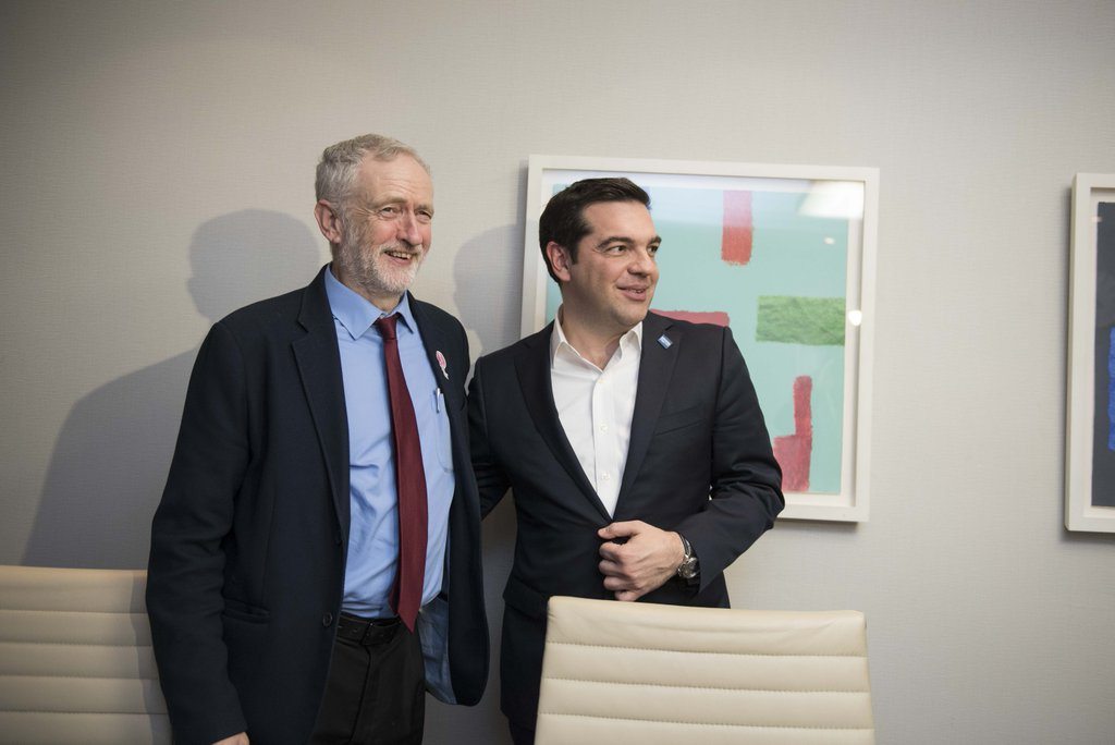 Τα tweet Τσίπρα και Θεοδωράκη για τον Κόρμπιν