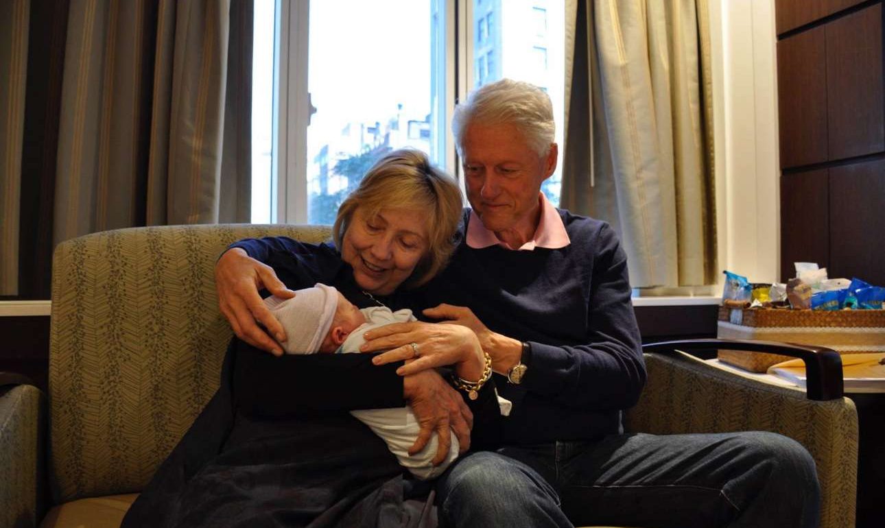 Η Χίλαρι Κλίντον σπάει τη σιωπή της με βιβλίο τον Σεπτέμβριο