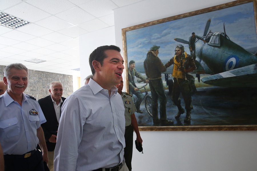 Στη Μάνη η φωτιά σταμάτησε στη θάλασσα – ο Τσίπρας σταμάτησε στην… Ελευσίνα