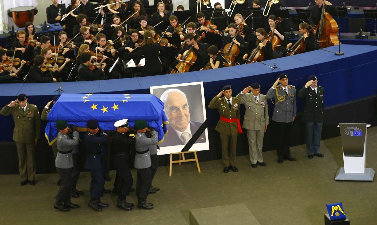 Η Ευρώπη αποχαιρέτησε τον Χέλμουτ Κολ