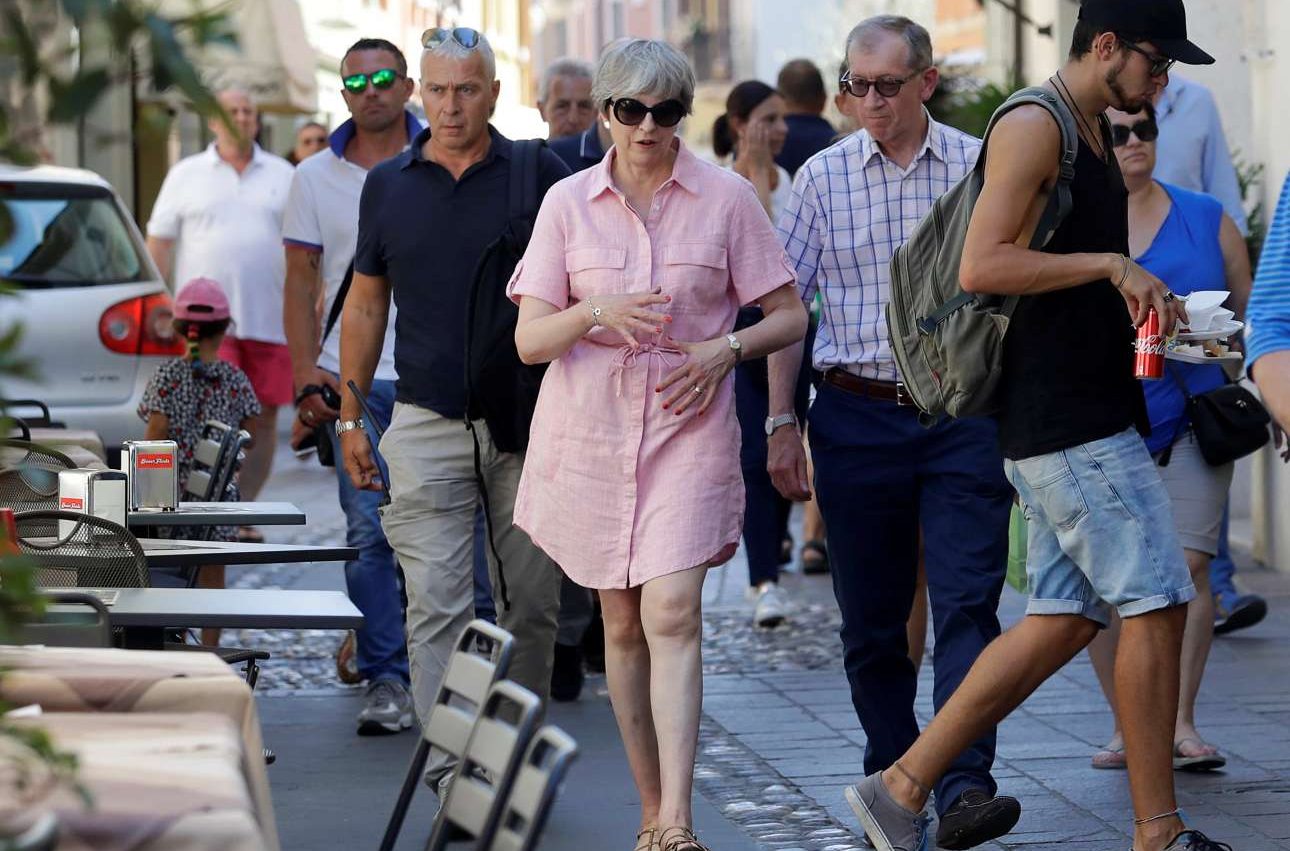 Οι πολυήμερες και… ροζ διακοπές της Τερέζα Μέι στην Ιταλία