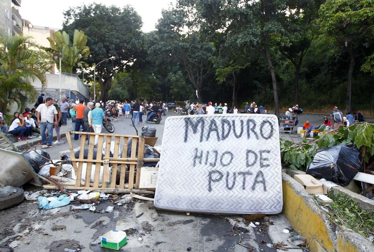 Το ματωμένο βήμα της Βενεζουέλας προς τη δικτατορία