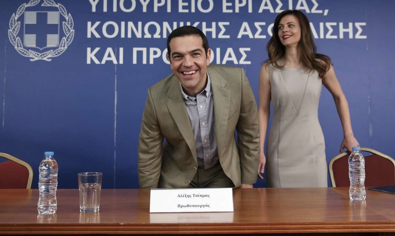 Ο Τσίπρας εξήγγειλε νέα ρύθμιση για τα μπλοκάκια αλλά δεν… ξέχασε την Δικαιοσύνη