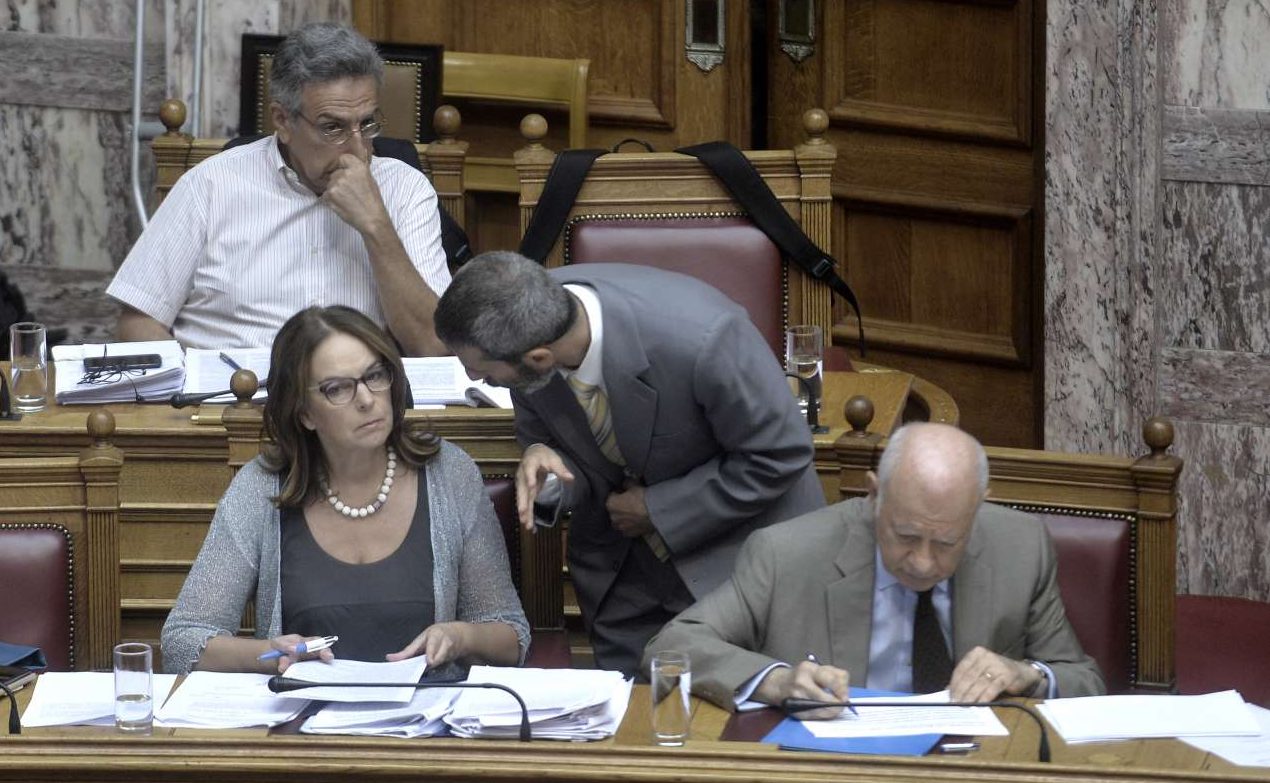 Βουλή: Αποχώρησε και η ΝΔ μπροστά στο τσουνάμι τροπολογιών