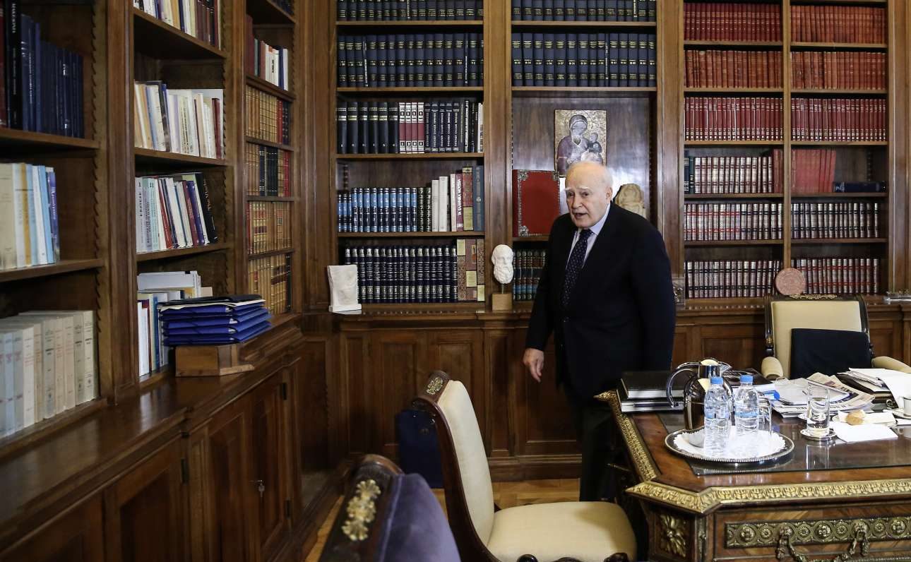 Στο νοσοκομείο εσπευσμένα ο Κάρολος Παπούλιας