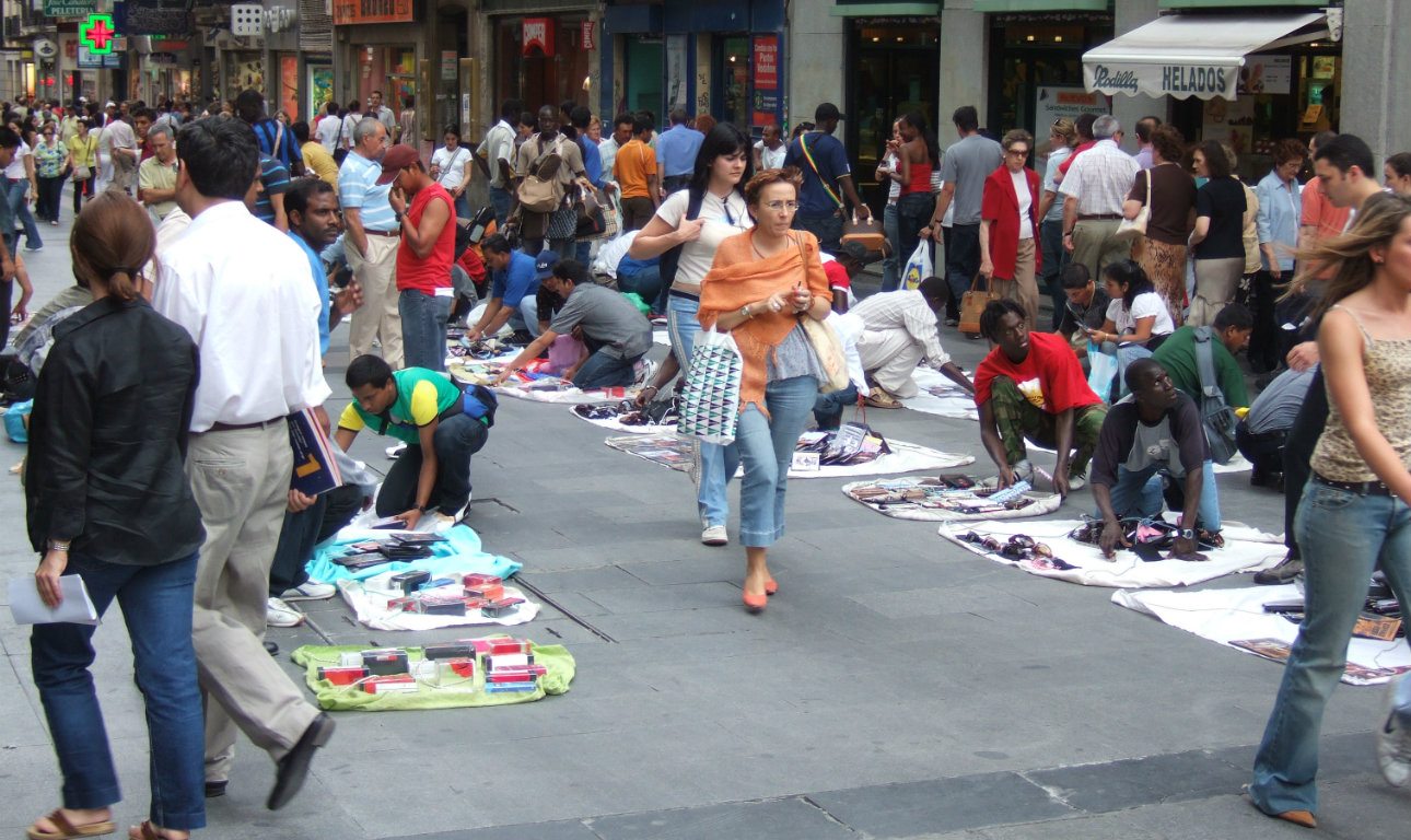 Τέλος οι «μαϊμούδες», θα πουλάμε τη δική μας μπράντα λένε οι πλανόδιοι της Βαρκελώνης