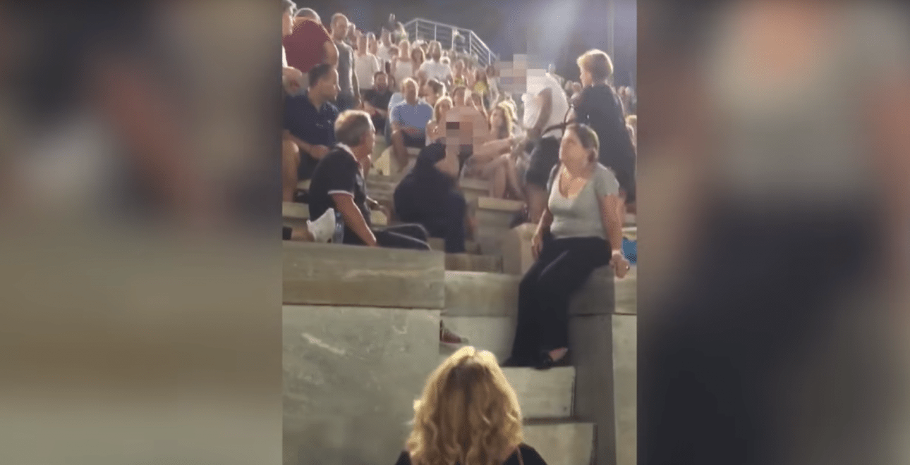 Σε συναυλία αλληλεγγύης μιας παρακμιακής κοινωνίας…