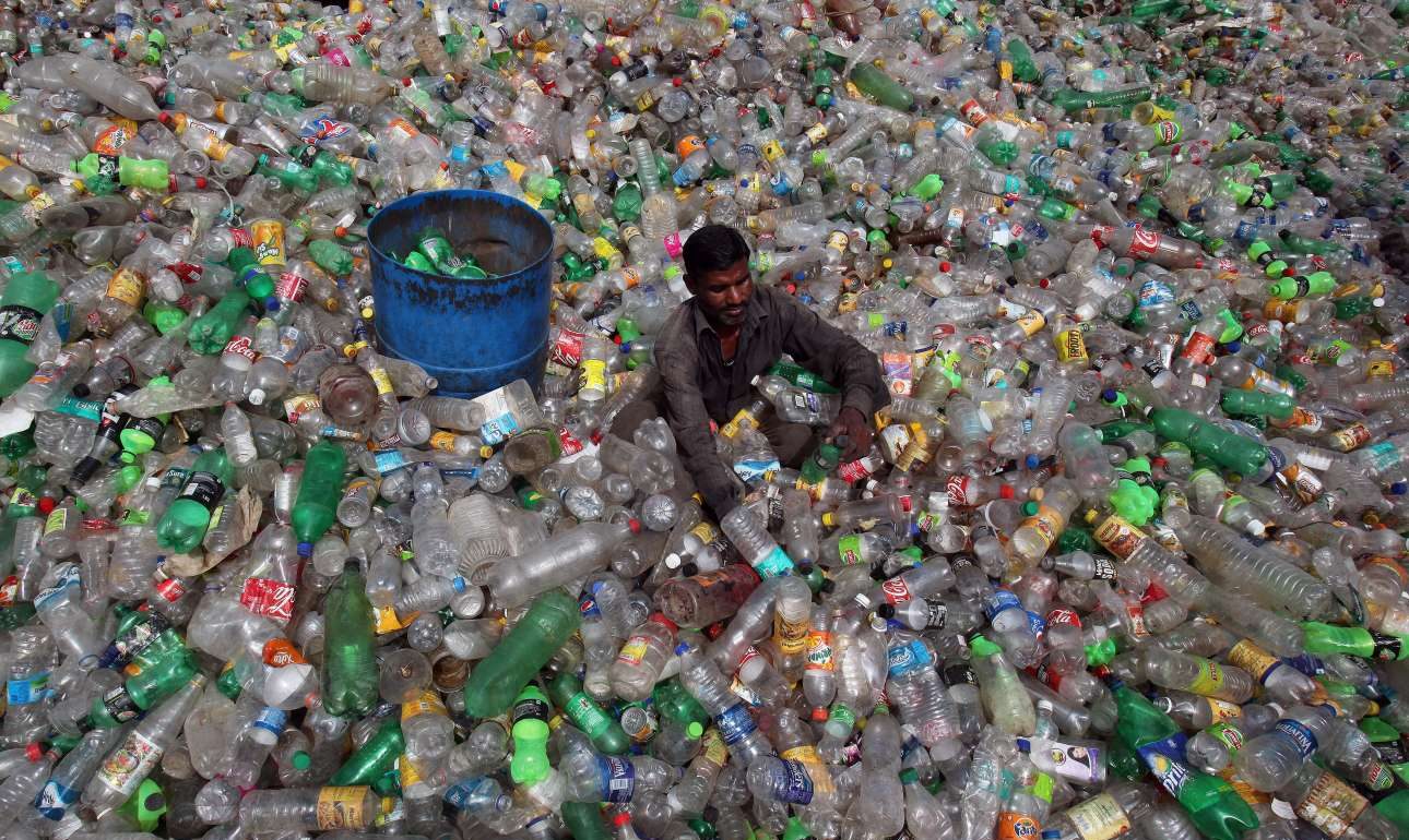 Η κρίση του πλαστικού σε αριθμούς: 1 εκατ. μπουκάλια το λεπτό