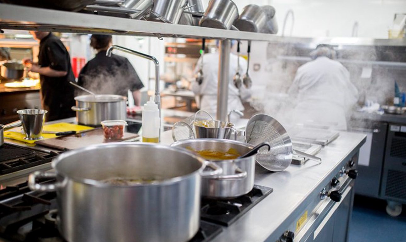 Οι «σεφ», οι φυλακές και τα μαχαίρια