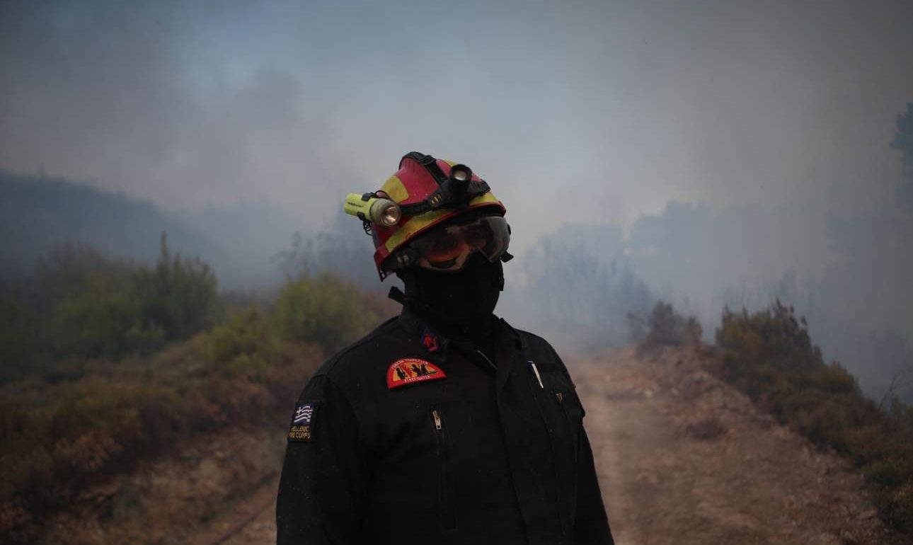 Πολιτική διαμάχη πάνω από τα 90 πύρινα μέτωπα