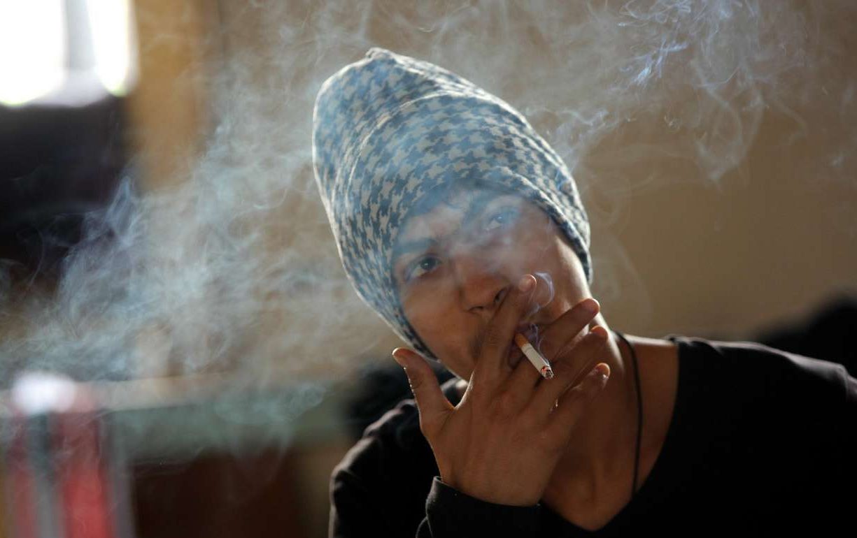 Καρκινοπαθής σκότωσε τον φίλο του στη δουλειά επειδή τον έμαθε να καπνίζει!