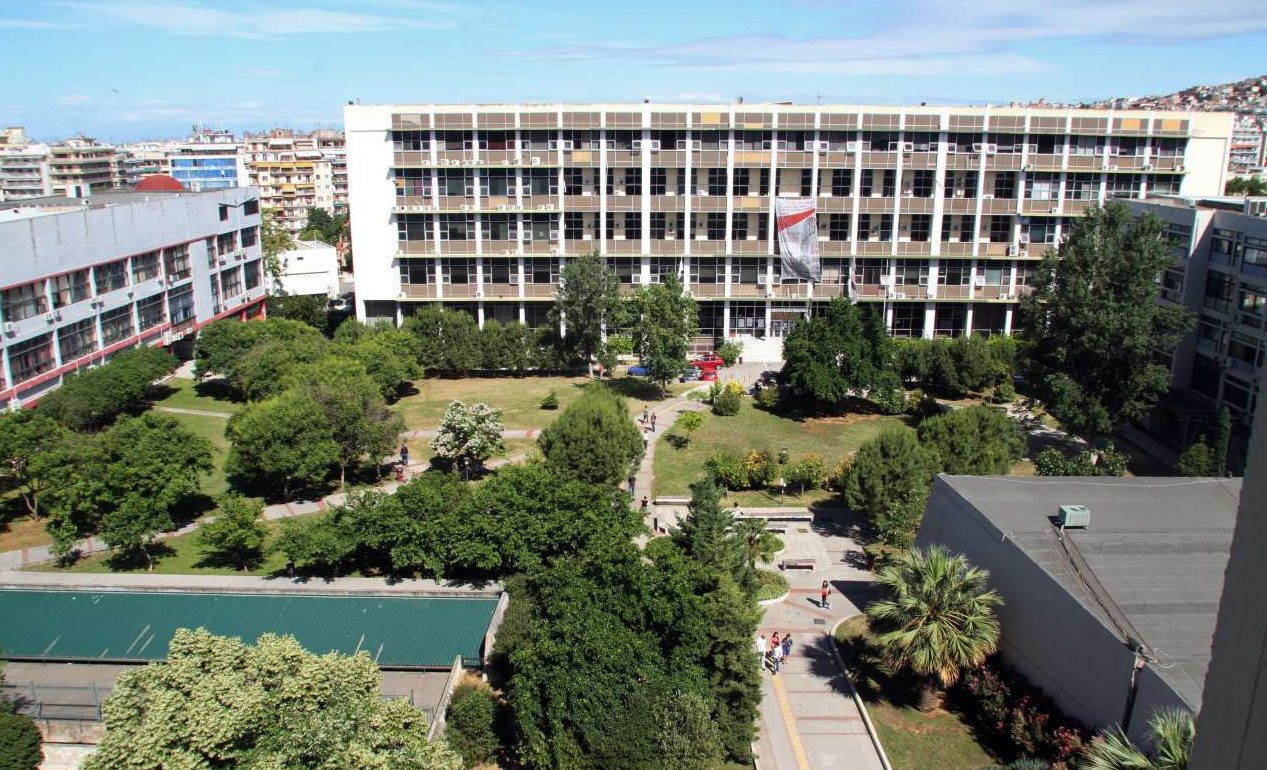 Επίκουρος καθηγητής του ΑΠΘ έπαιρνε «φακελάκι» για ταριχεύσεις και νεκροτομές!