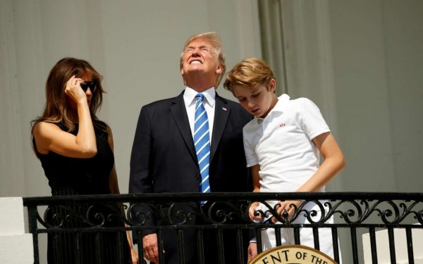 2017-08-21T200638Z_52551884_RC1A923745F0_RTRMADP_3_SOLAR-ECLIPSE-USA-TRUMP