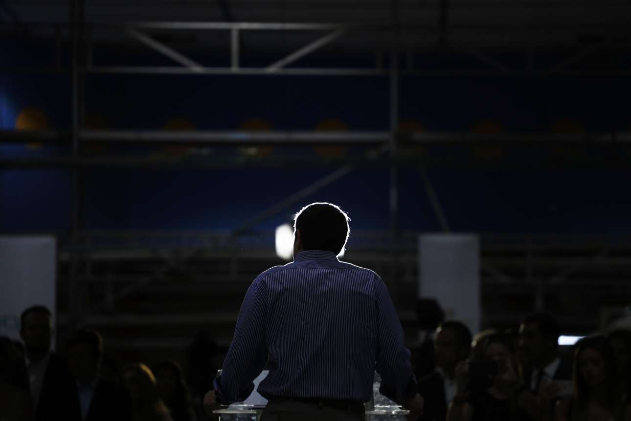 Financial Times: Ο ΣΥΡΙΖΑ αναβιώνει ριζοσπαστικές πολιτικές για να συσπειρώσει τη βάση του