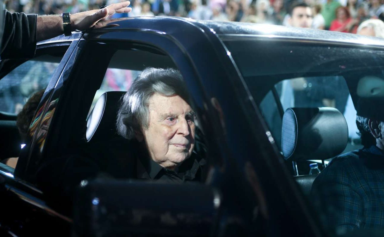 Μίκης Θεοδωράκης κατά «Νέων»: «Με τρομάζει η αντικομμουνιστική υστερία της εφημερίδας»