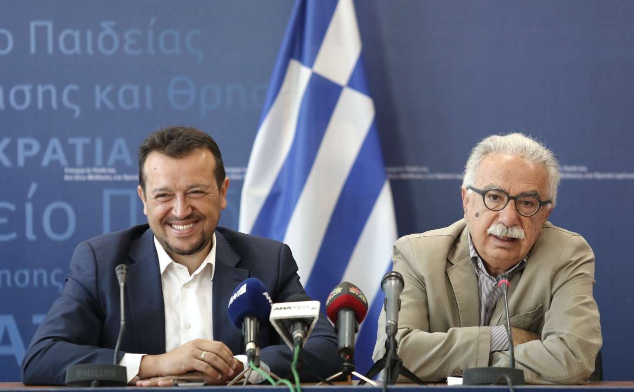 Η κυβέρνηση άρχισε τις «χάντρες και τα καθρεφτάκια» με Internet στους πρωτοετείς