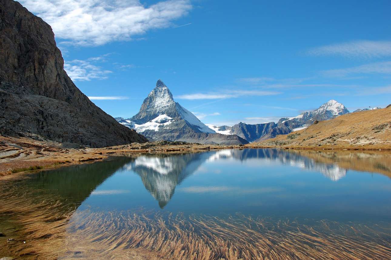 Το ελβετικό βουνό μπορεί να έγινε διάσημο από τη σοκολάτα Toblerone και από το παράξενο σχήμα του που θυμίζει πυραμίδα, ωστόσο είναι ένα από τα πιο ειδυλλιακά τοπία στην Ευρώπη