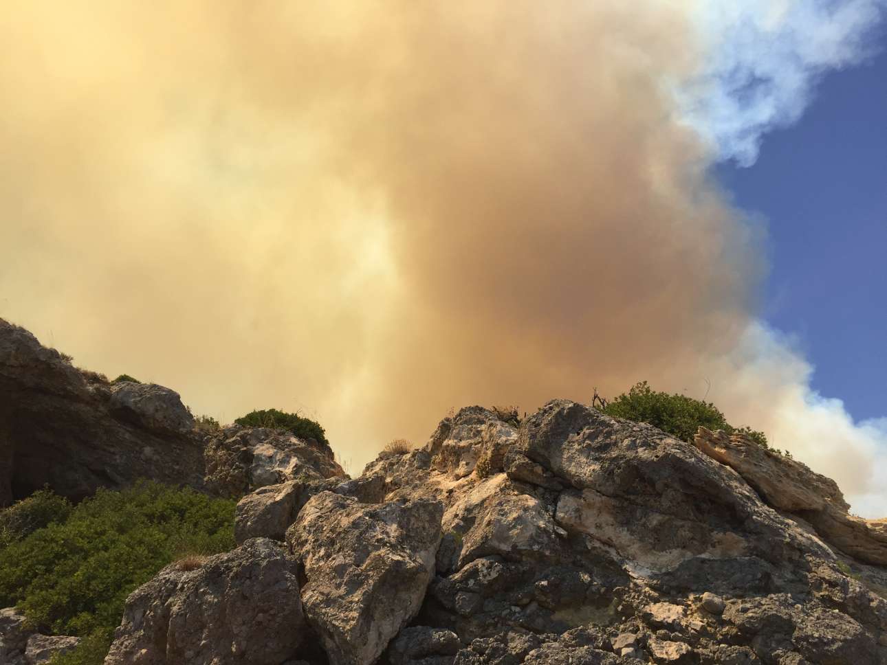 Διακοπές στα φλεγόμενα Κύθηρα