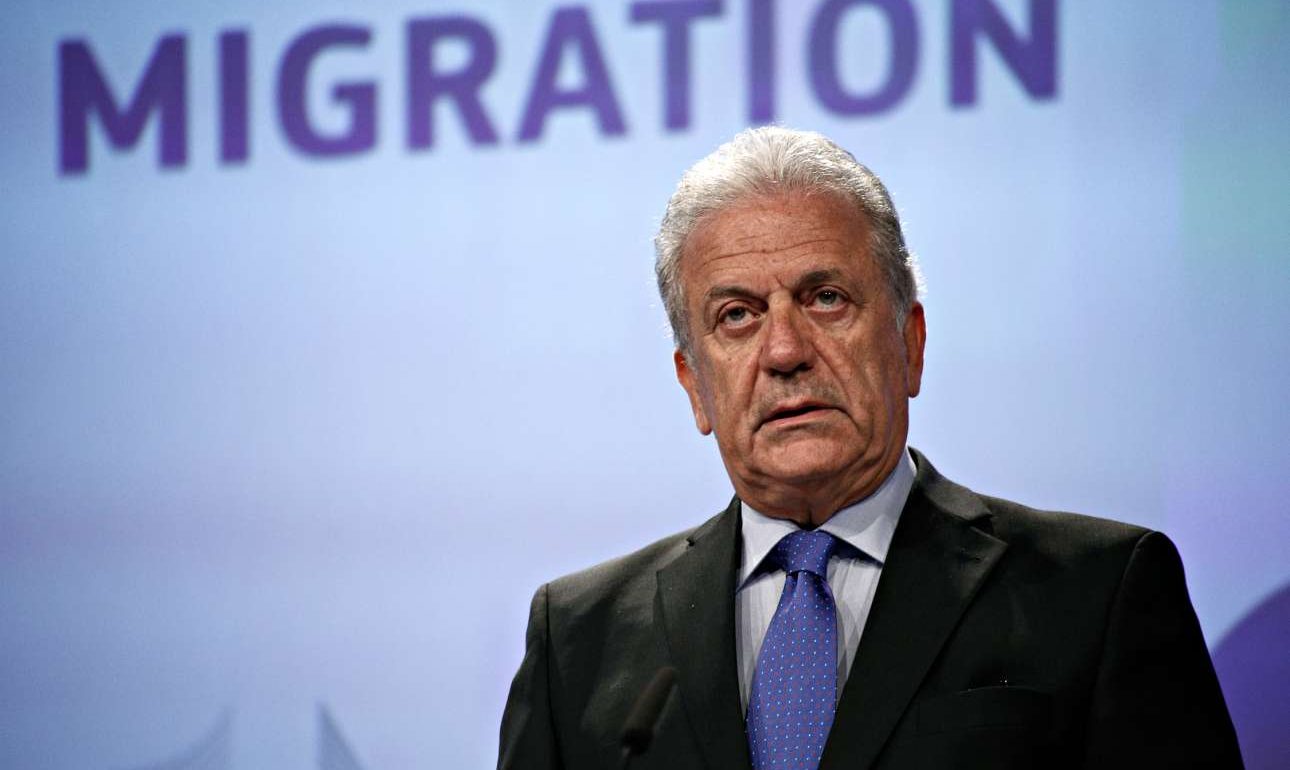 Αβραμόπουλος: Υπό αναθεώρηση οι κανονισμοί του Δουβλίνου για το άσυλο