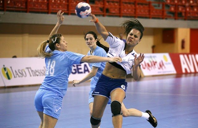 Ο Κοτζιάς συγχαίρει την Εθνική νεανίδων στο χάντμπολ