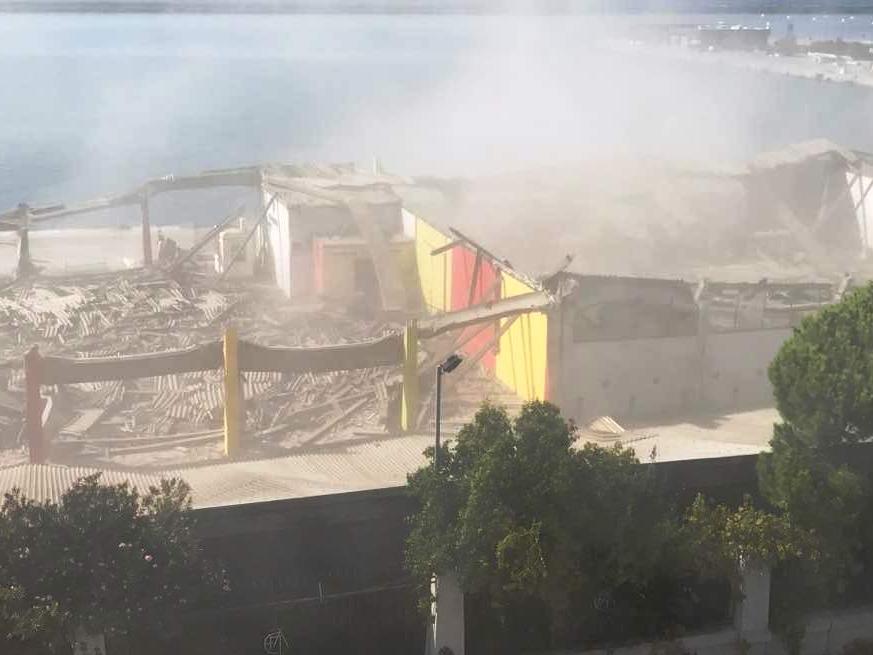 Ενας νεκρός μετά από κατάρρευση κτιρίου στο λιμάνι της Πατρας