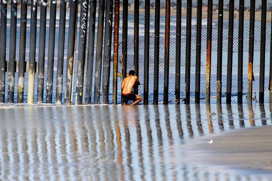 Δοκιμές σε… μακέτες για το πόσο απόρθητο θα είναι το «τείχος Τραμπ» με το Μεξικό
